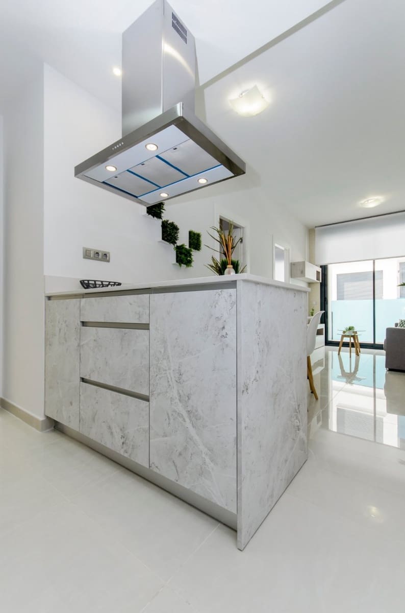 2 bedroom Apartment for sale in Torrevieja with pool - € 198,950 (Ref: 9409562)