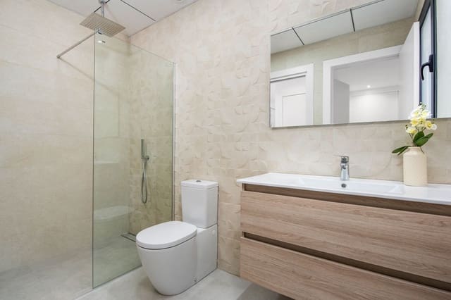 Adosado de 3 habitaciones en La Marina, Elche / Elx en venta con piscina - 419.900 € (Ref: 9409572)