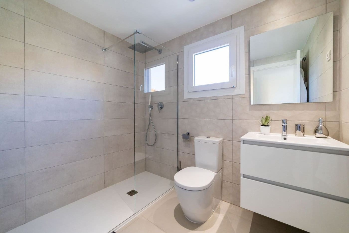 3 bedroom Apartment for sale in Punta Prima with pool - € 370,000 (Ref: 9409579)