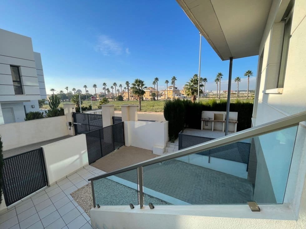 5 bedroom Villa for sale in Dona Pepa with pool garage - € 455,500 (Ref: 9409593)