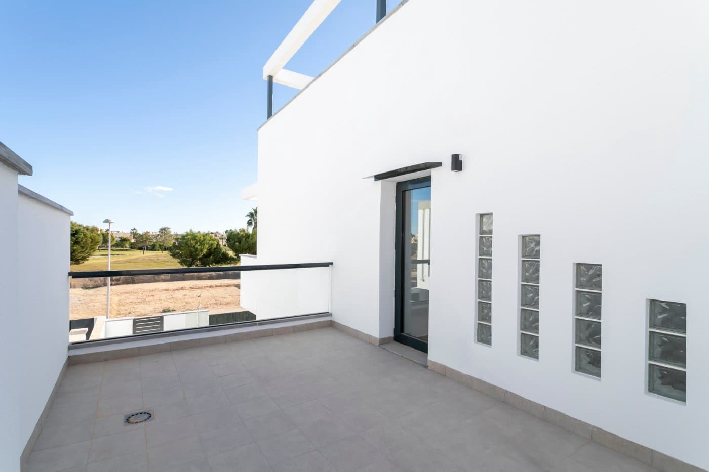 3 makuuhuone Huvila myytävänä paikassa Roda mukana uima-altaan - 304 000 € (Ref: 9409606)