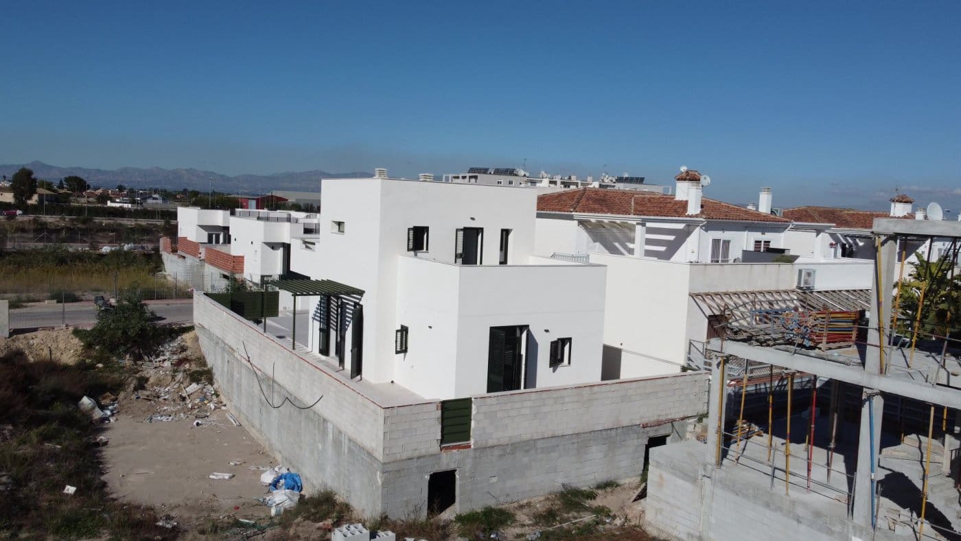 3 bedroom Villa for sale in Daya Nueva with pool - € 326,000 (Ref: 9409624)