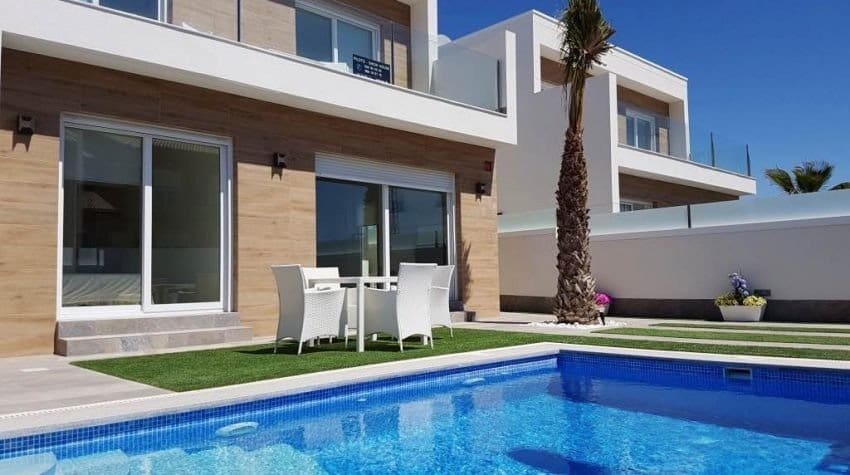 3 bedroom Villa for sale in San Pedro del Pinatar with pool - € 349,000 (Ref: 9409634)