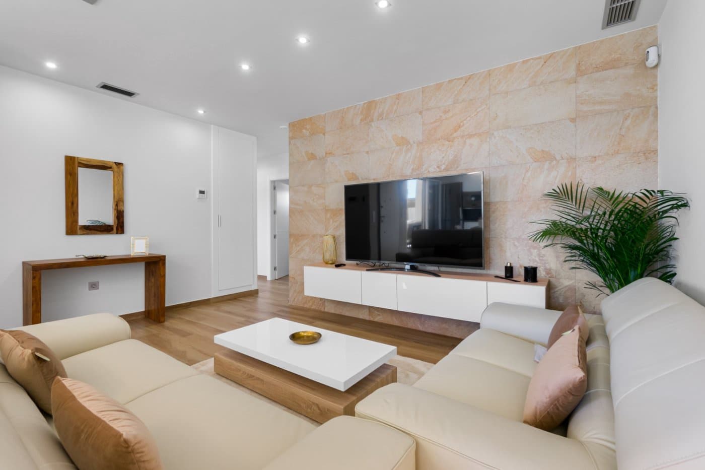 3 bedroom Villa for sale in Benijofar with pool - € 526,900 (Ref: 9409637)