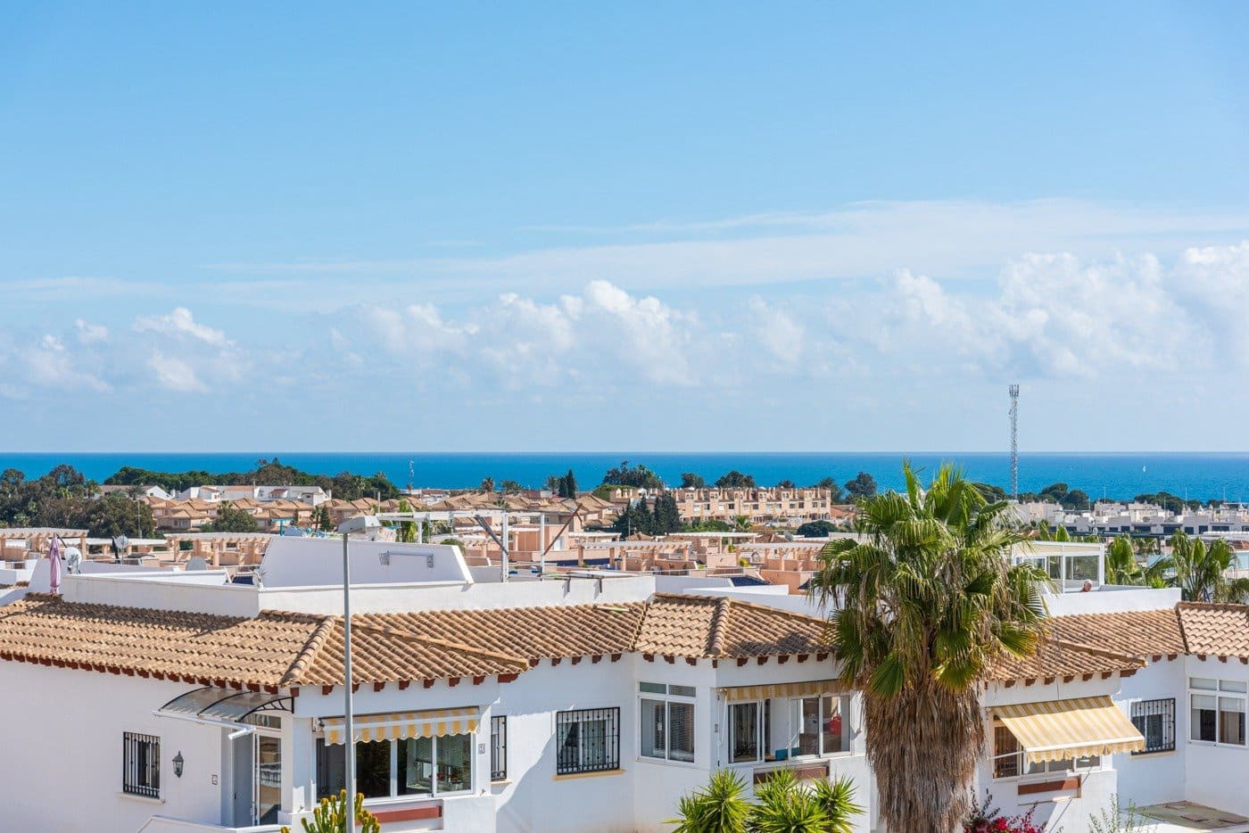 4 makuuhuone Huvila myytävänä paikassa Orihuela Costa mukana uima-altaan - 519 990 € (Ref: 9409649)