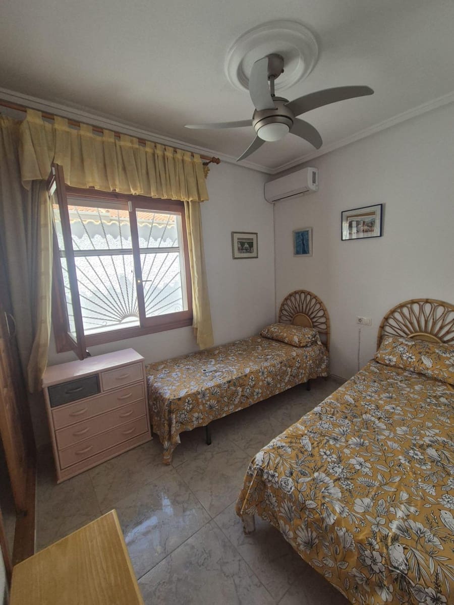 4 makuuhuone Paritalo myytävänä paikassa La Marquesa mukana uima-altaan - 459 000 € (Ref: 9409671)