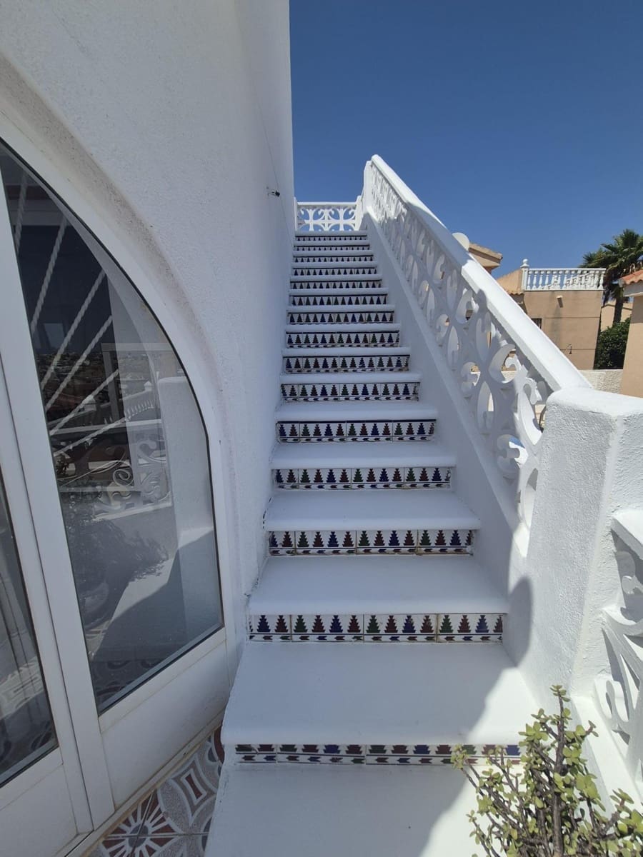 4 makuuhuone Paritalo myytävänä paikassa La Marquesa mukana uima-altaan - 459 000 € (Ref: 9409671)