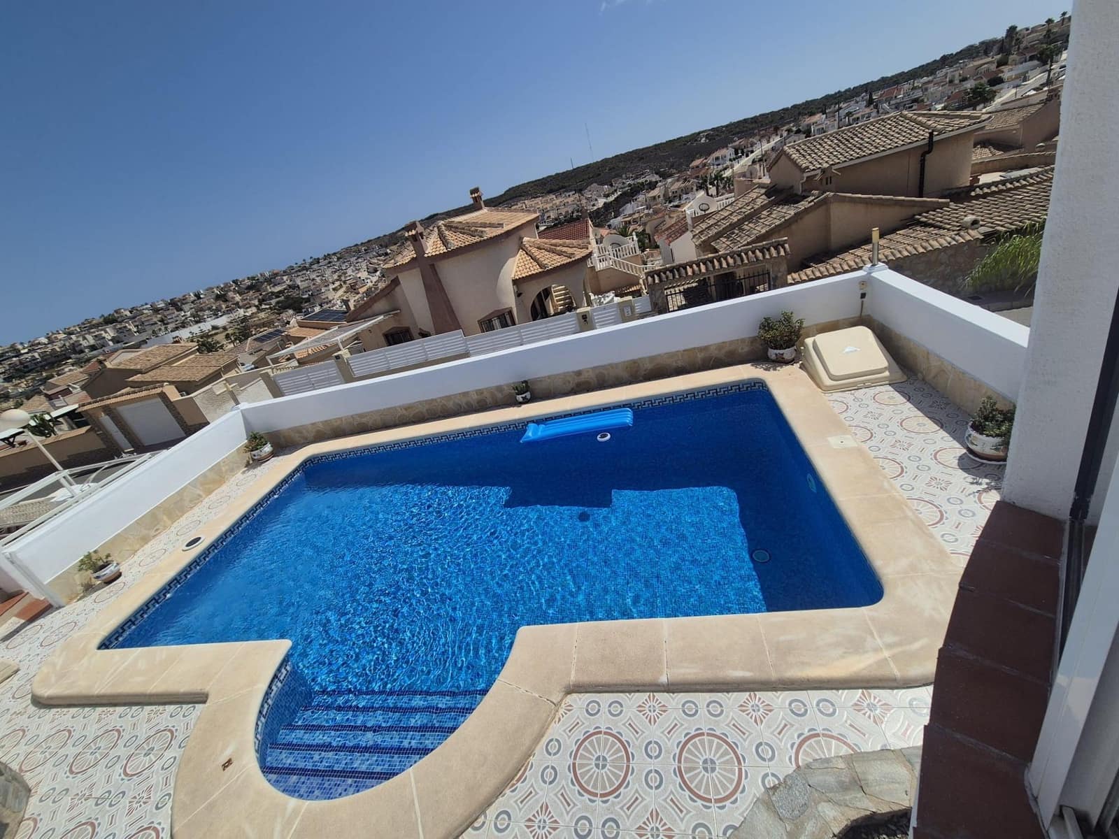 4 makuuhuone Paritalo myytävänä paikassa La Marquesa mukana uima-altaan - 459 000 € (Ref: 9409671)