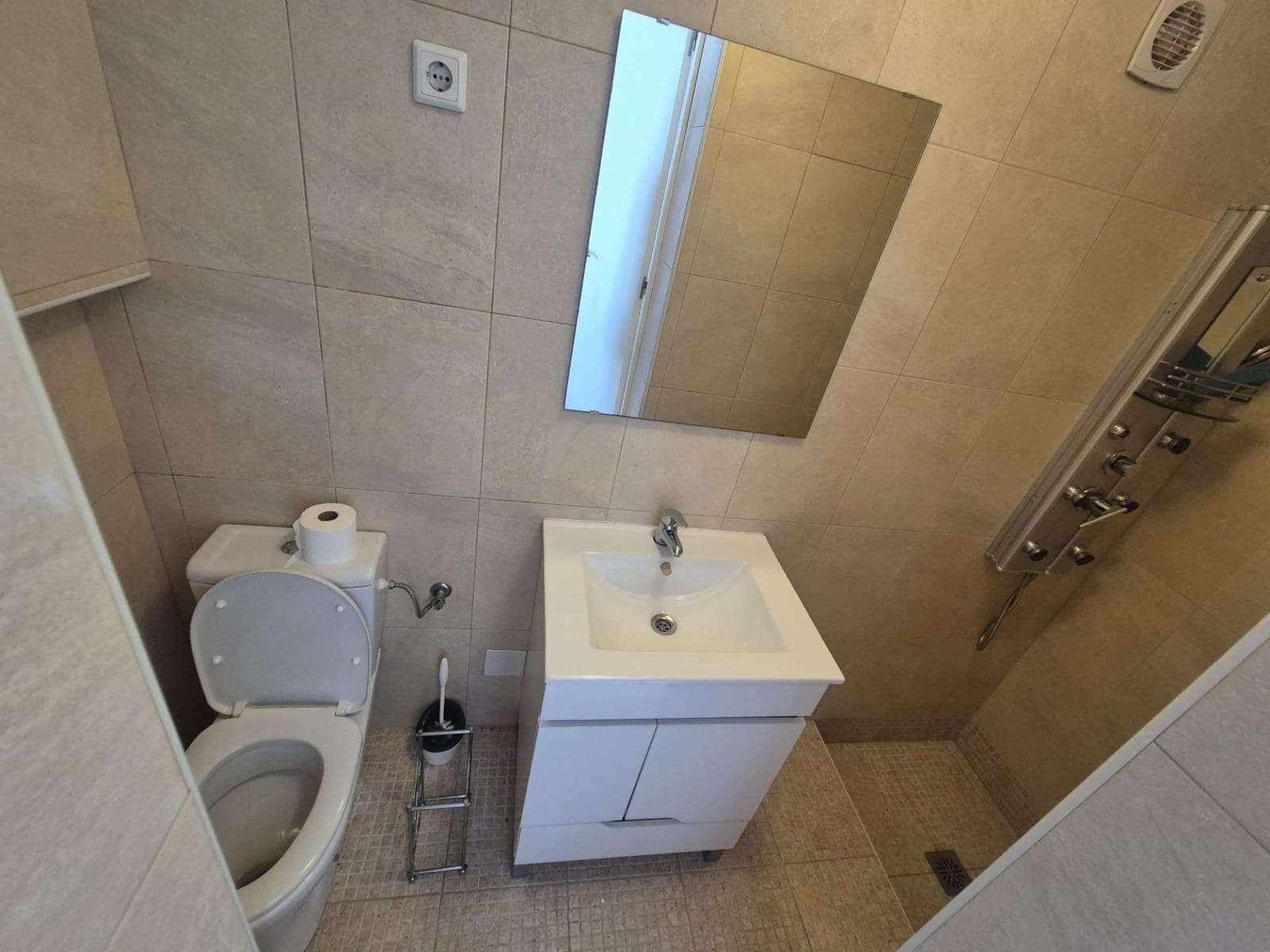 4 makuuhuone Paritalo myytävänä paikassa La Marquesa mukana uima-altaan - 459 000 € (Ref: 9409671)