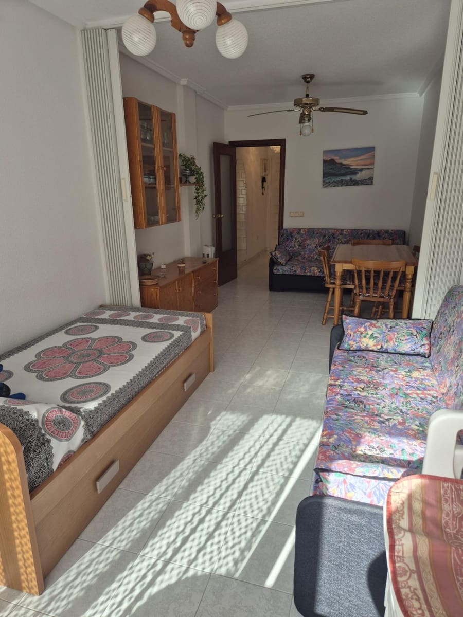 1 bedroom Flat for rent in Torrevieja with pool - € 700 (Ref: 9543594)