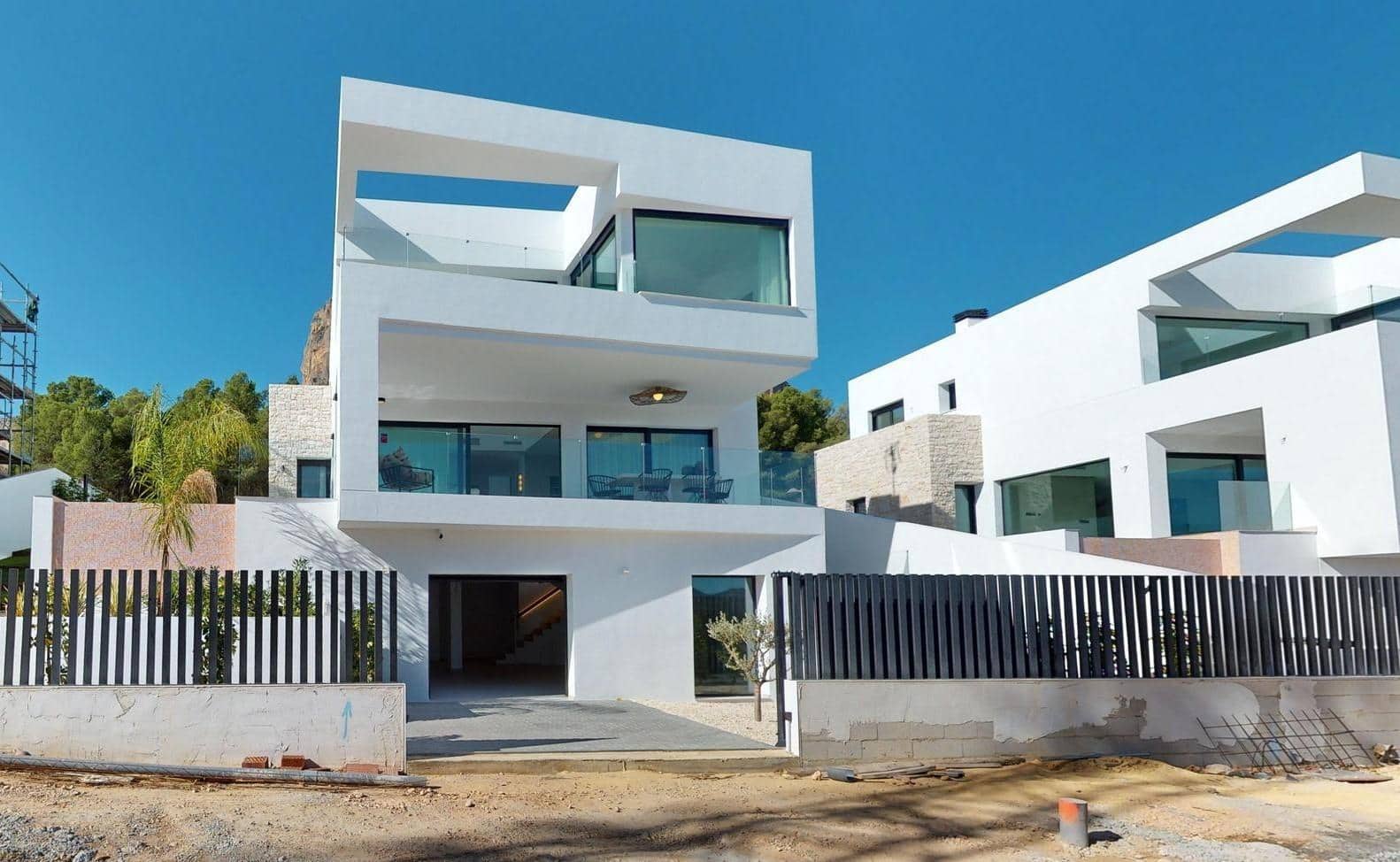 3 bedroom Villa for sale in Polop with pool garage - € 985,000 (Ref: 10005638)