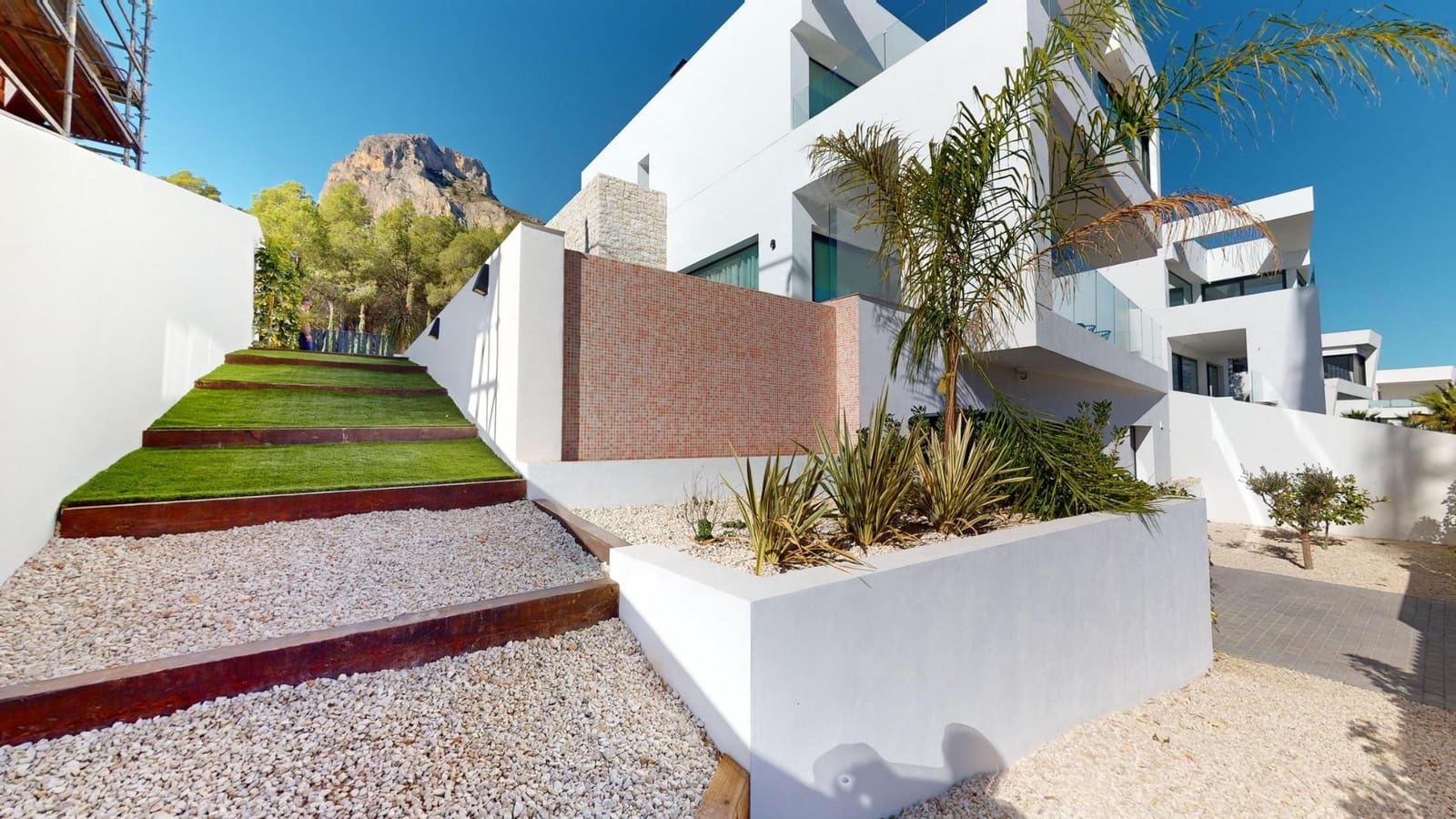 3 bedroom Villa for sale in Polop with pool garage - € 985,000 (Ref: 10005638)
