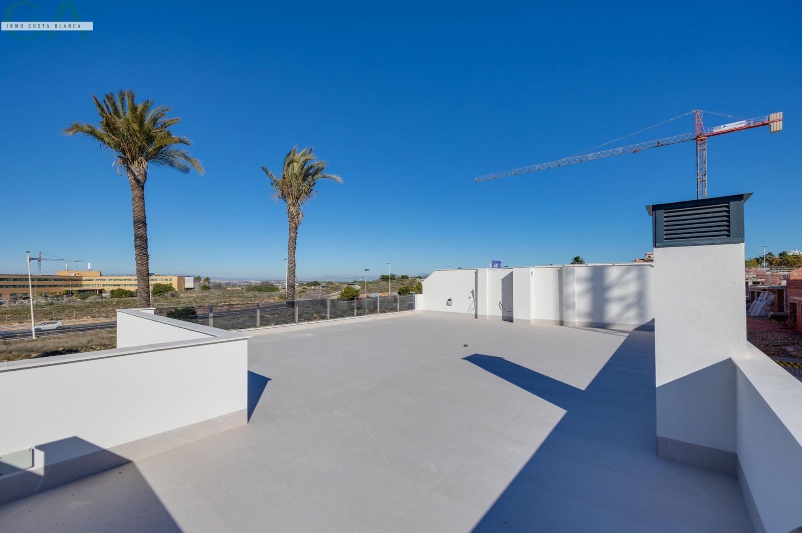 3 soverom Villa til salgs i Torrevieja med svømmebasseng garasje - € 585 000 (Ref: 10180630)
