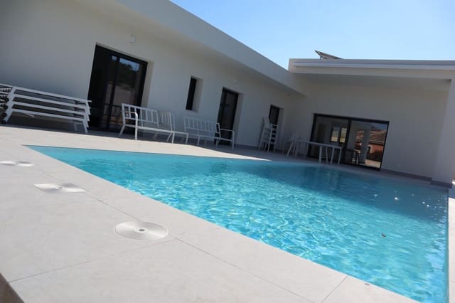 3 bedroom Villa for sale in La Romana with pool - € 360,000 (Ref: 6514755)