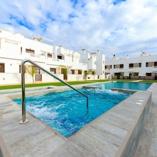 3 soverom Rekkehus til salgs i Pilar de la Horadada med svømmebasseng - € 344 900 (Ref: 7467392)