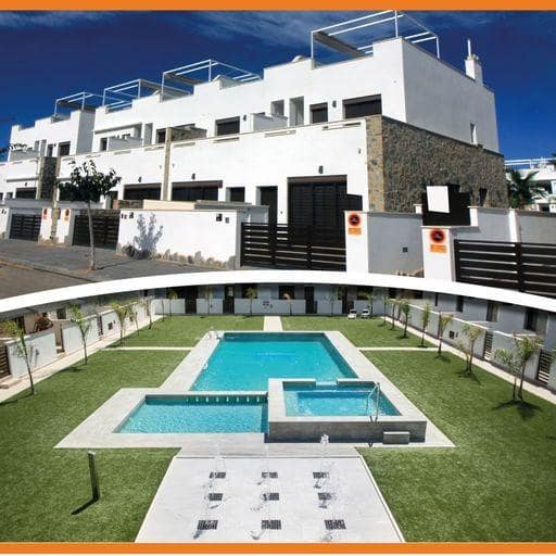 3 soverom Rekkehus til salgs i Pilar de la Horadada med svømmebasseng - € 344 900 (Ref: 7467392)