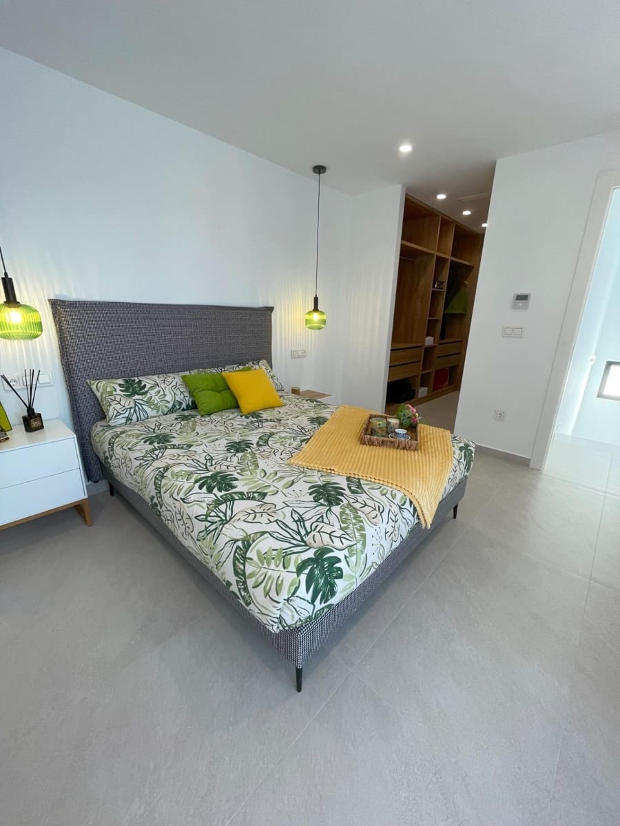 Chalet de 3 habitaciones en Rojales en venta con piscina - 549.000 € (Ref: 7986087)