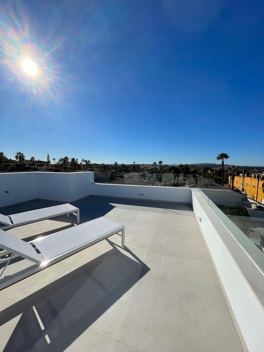 Chalet de 3 habitaciones en Rojales en venta con piscina - 549.000 € (Ref: 7986087)