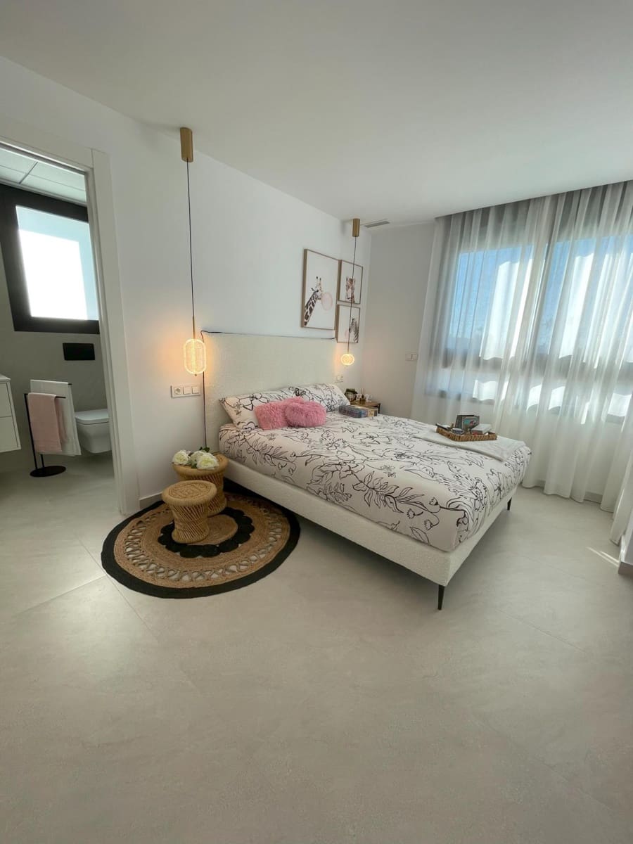 Chalet de 3 habitaciones en Rojales en venta con piscina - 549.000 € (Ref: 7986087)