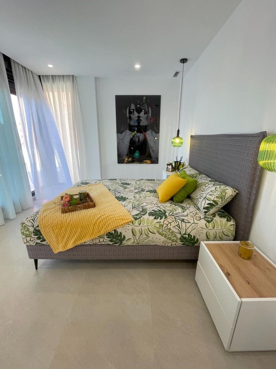 Chalet de 3 habitaciones en Rojales en venta con piscina - 549.000 € (Ref: 7986087)