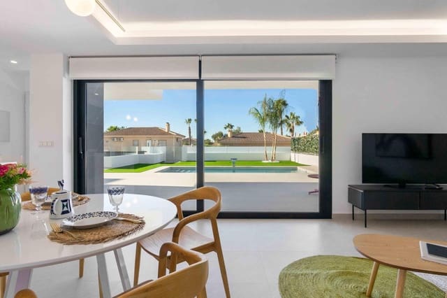 Chalet de 3 habitaciones en Rojales en venta con piscina - 549.000 € (Ref: 7986087)