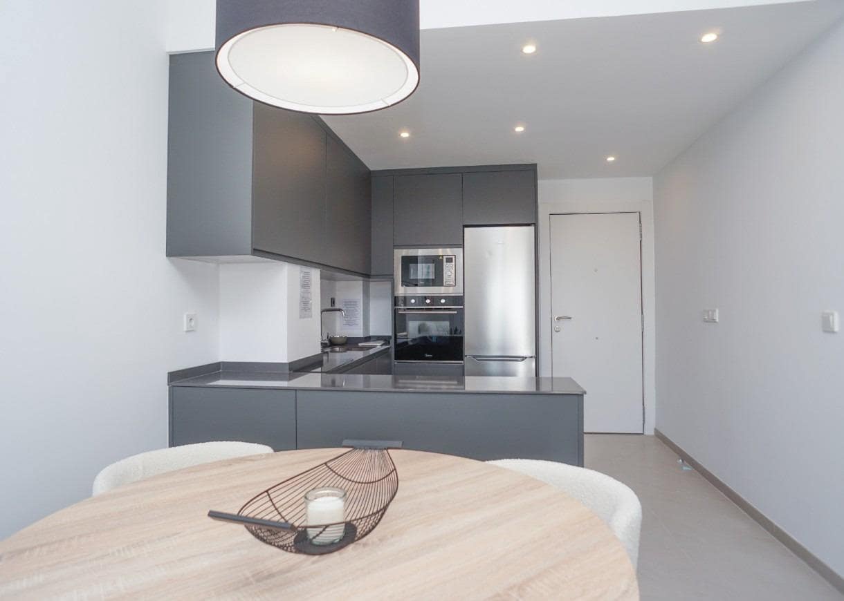 3 soverom Penthouse til salgs i Torrevieja med svømmebasseng - € 540 000 (Ref: 8251562)