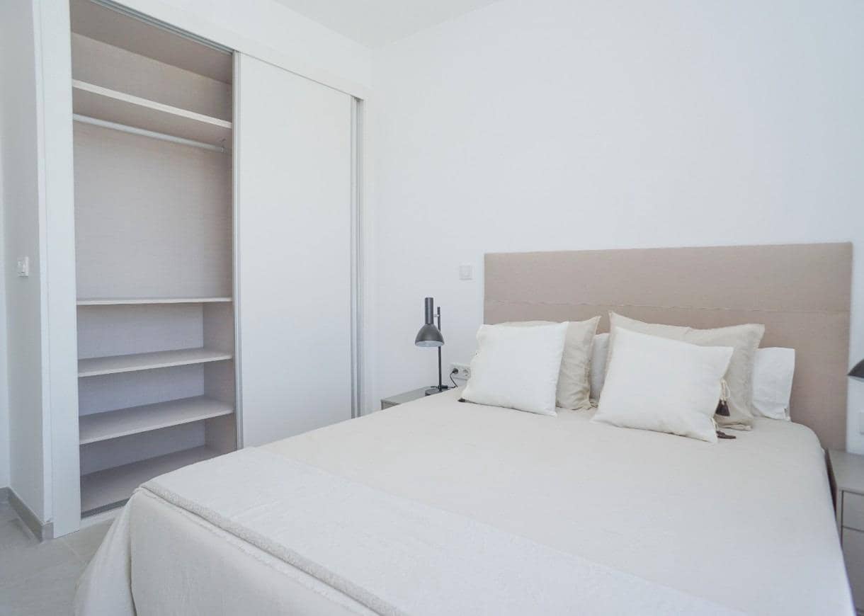 3 soverom Penthouse til salgs i Torrevieja med svømmebasseng - € 540 000 (Ref: 8251562)