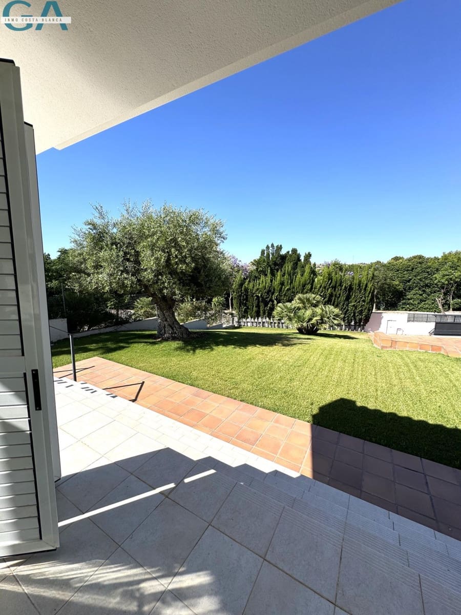 4 soverom Villa til salgs i Monforte del Cid med svømmebasseng - € 795 000 (Ref: 8616929)