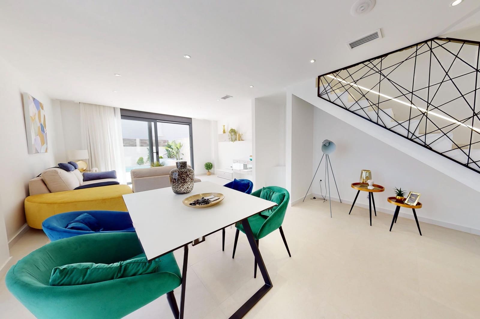 4 soveværelse Semi-Rækkehus til salg i Guardamar del Segura med swimmingpool - € 507.050 (Ref: 8668472)