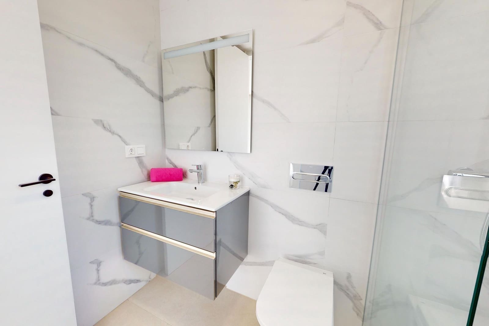 4 soveværelse Semi-Rækkehus til salg i Guardamar del Segura med swimmingpool - € 507.050 (Ref: 8668472)