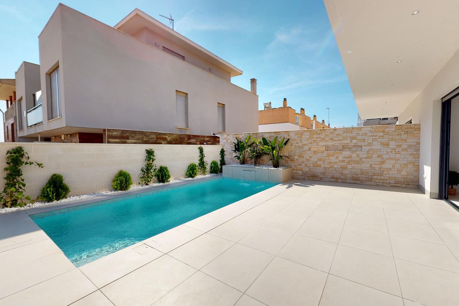 4 soveværelse Semi-Rækkehus til salg i Guardamar del Segura med swimmingpool - € 507.050 (Ref: 8668472)