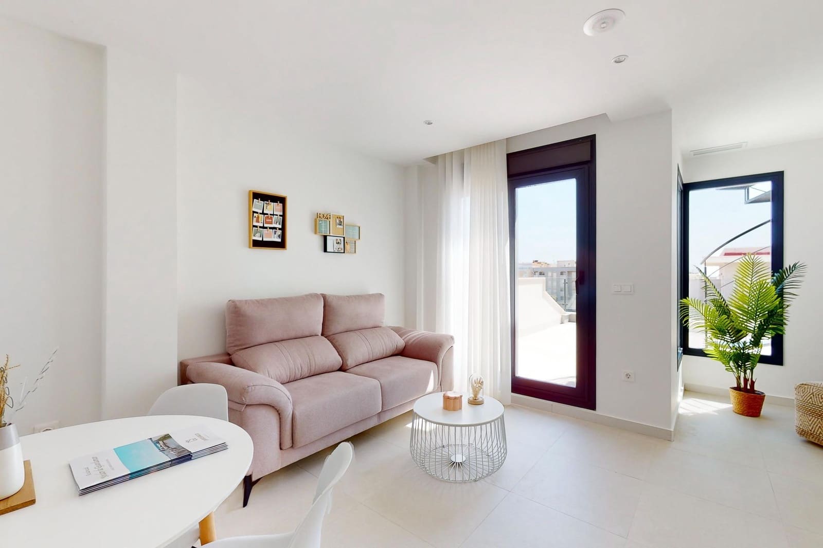 4 soveværelse Semi-Rækkehus til salg i Guardamar del Segura med swimmingpool - € 507.050 (Ref: 8668472)