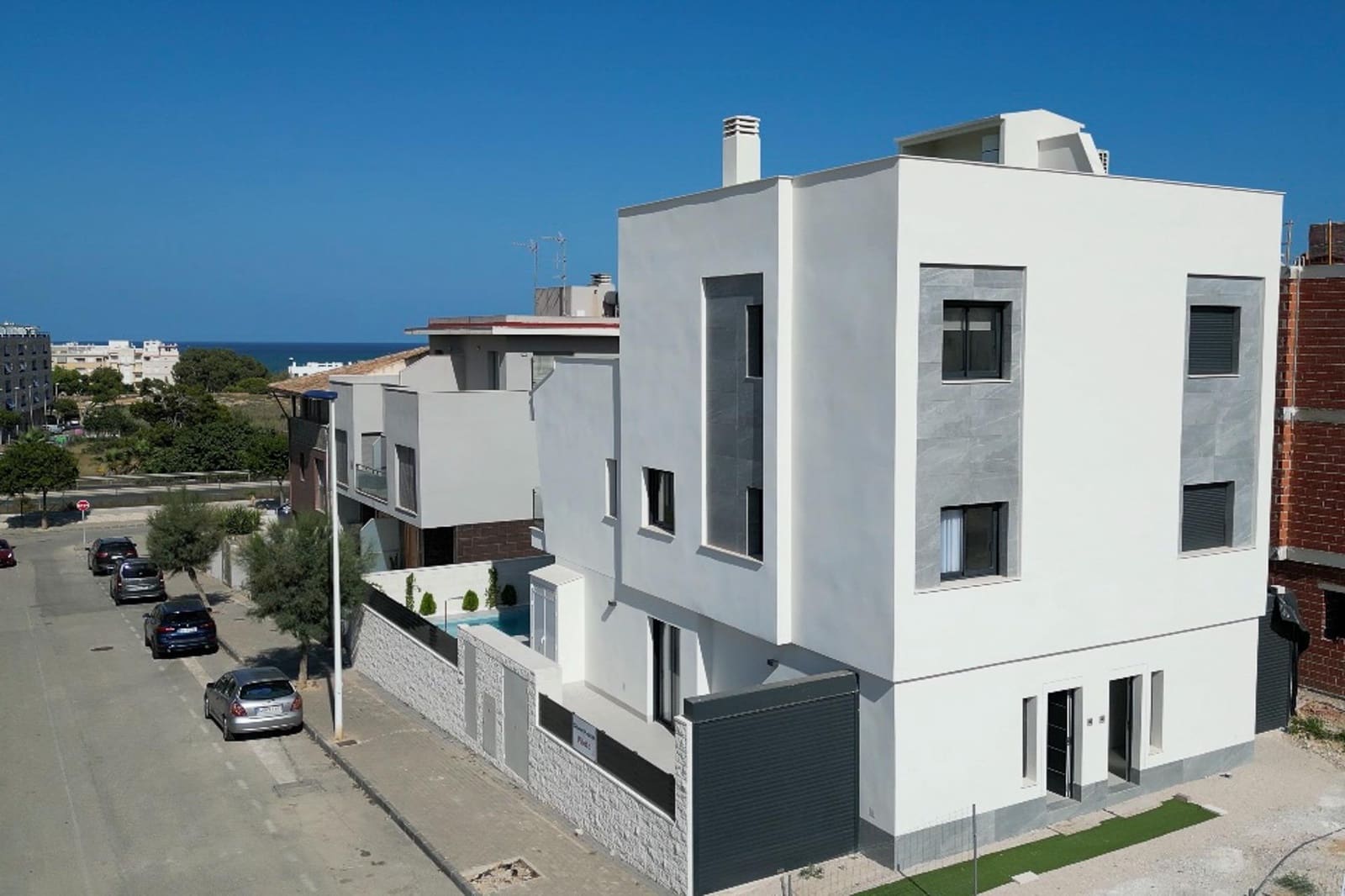 4 soveværelse Semi-Rækkehus til salg i Guardamar del Segura med swimmingpool - € 507.050 (Ref: 8668472)