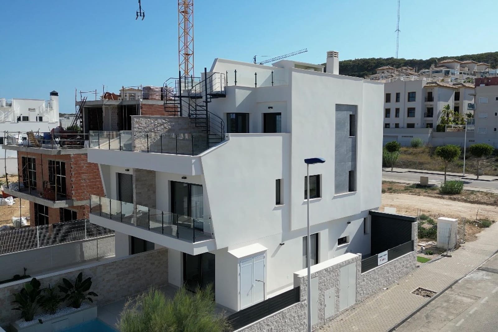 4 soveværelse Semi-Rækkehus til salg i Guardamar del Segura med swimmingpool - € 507.050 (Ref: 8668472)