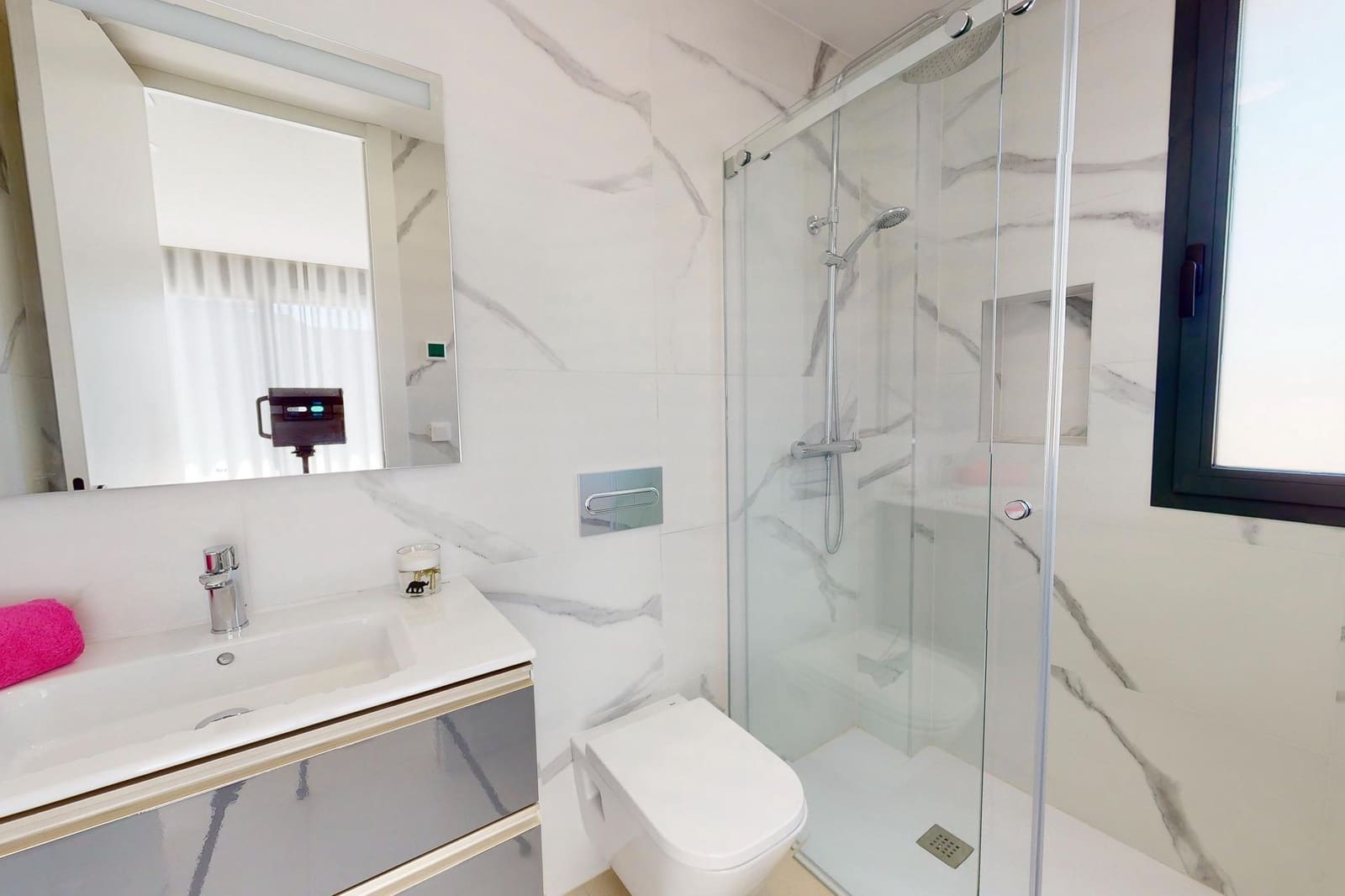 4 soveværelse Semi-Rækkehus til salg i Guardamar del Segura med swimmingpool - € 507.050 (Ref: 8668472)