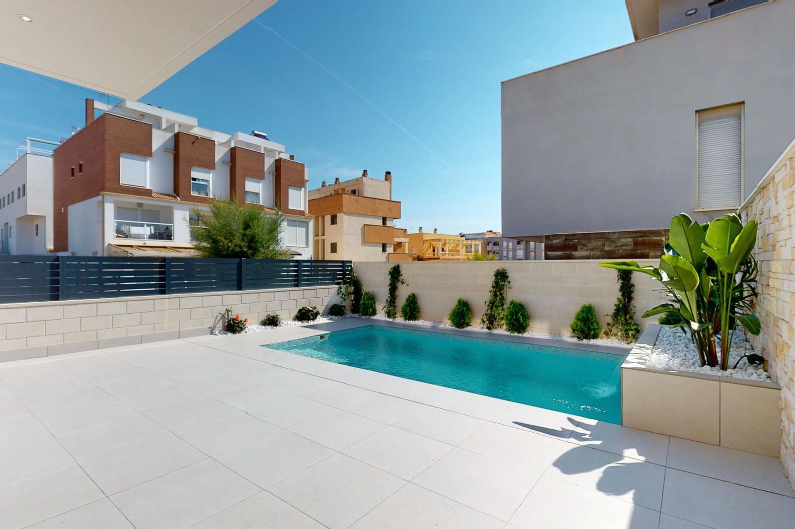 4 soveværelse Semi-Rækkehus til salg i Guardamar del Segura med swimmingpool - € 507.050 (Ref: 8668472)