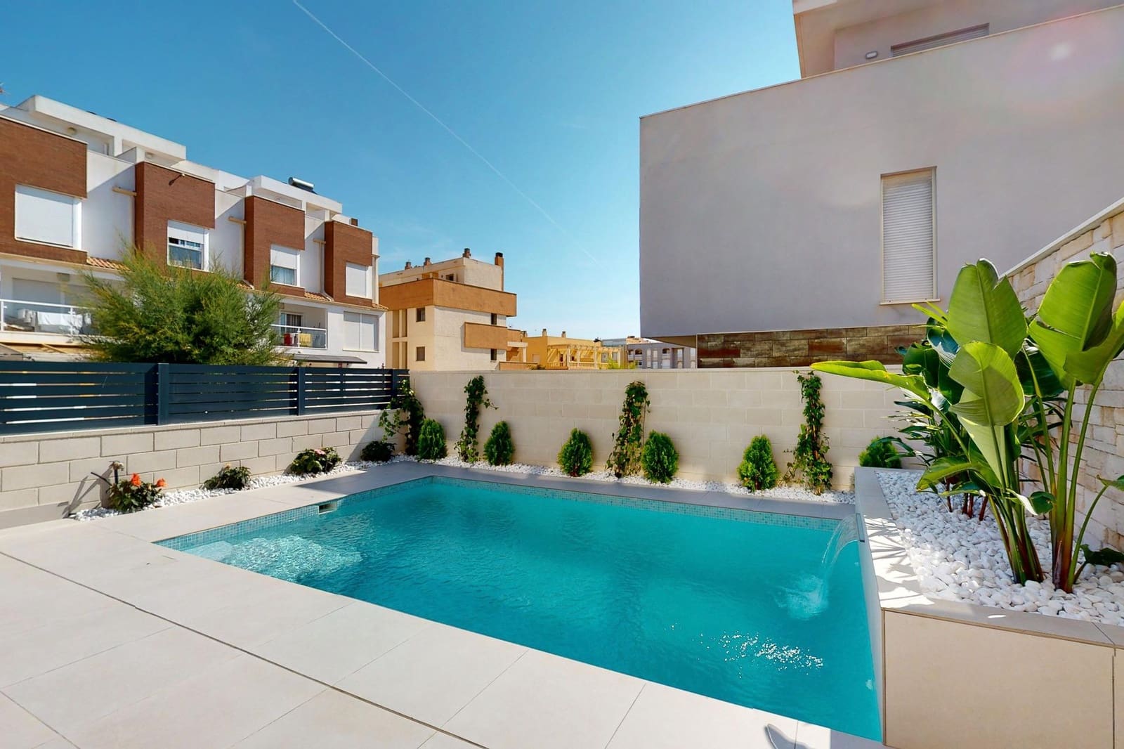 4 soveværelse Semi-Rækkehus til salg i Guardamar del Segura med swimmingpool - € 507.050 (Ref: 8668472)