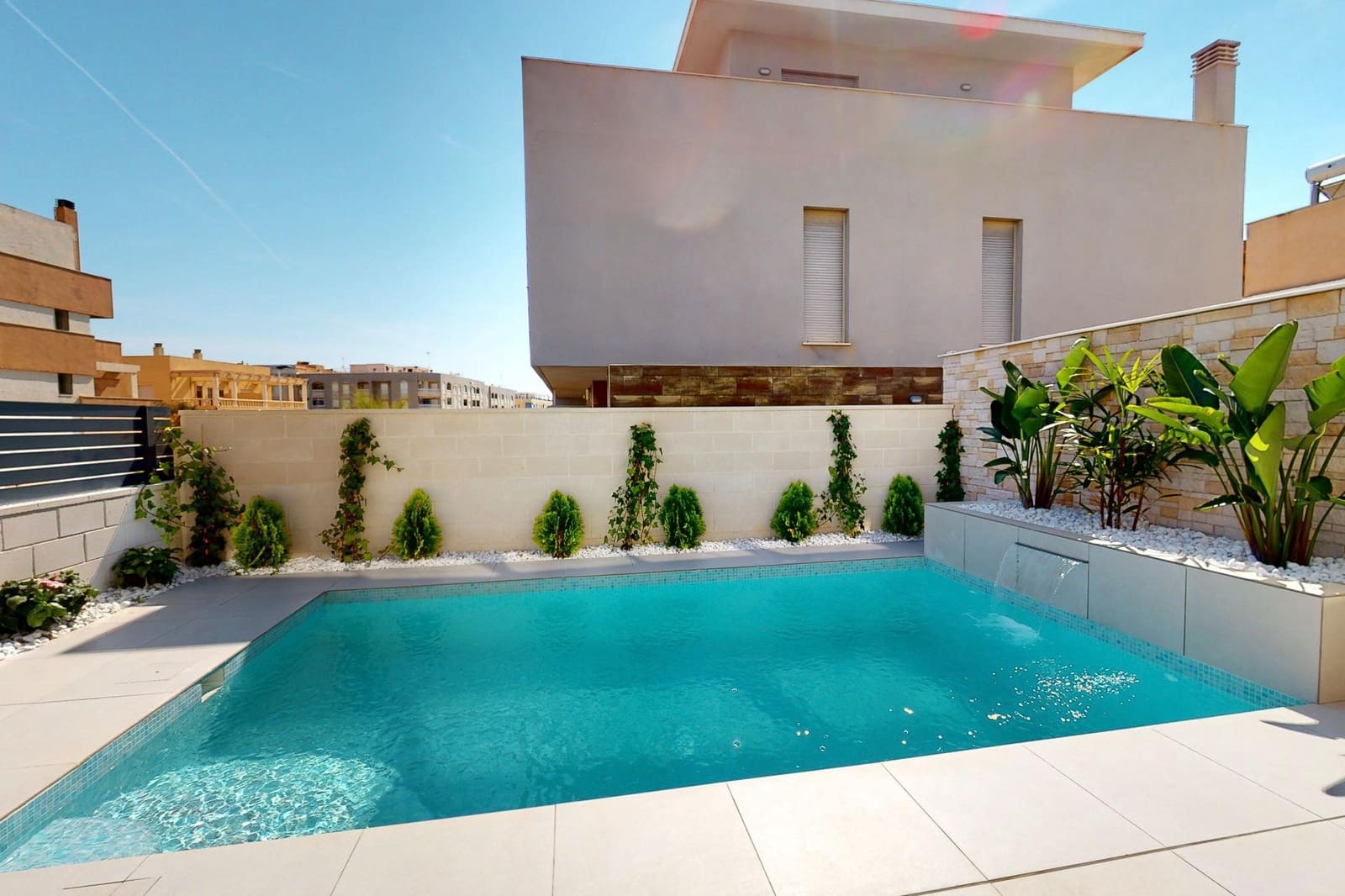 4 soveværelse Semi-Rækkehus til salg i Guardamar del Segura med swimmingpool - € 507.050 (Ref: 8668472)