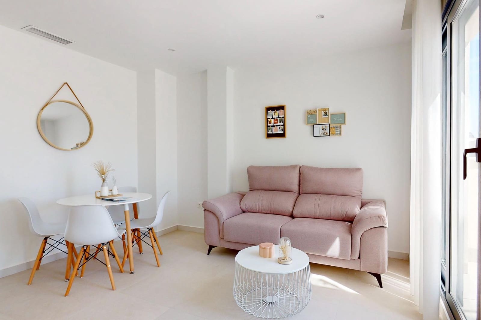 4 soveværelse Semi-Rækkehus til salg i Guardamar del Segura med swimmingpool - € 507.050 (Ref: 8668472)