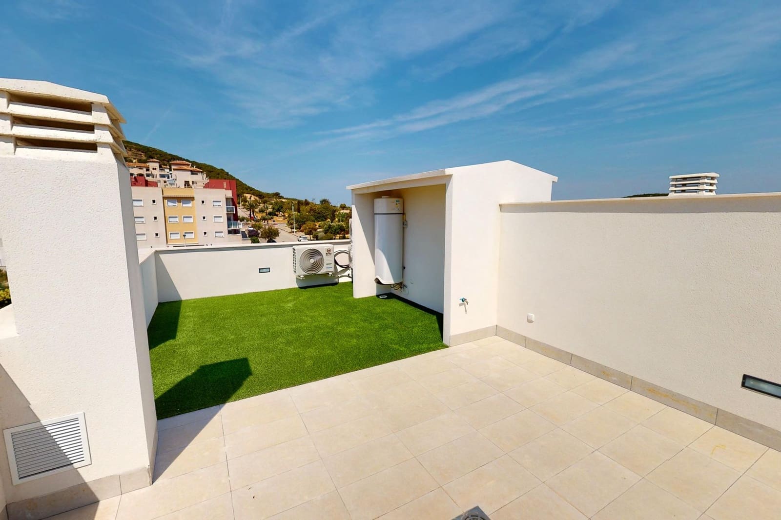 4 soveværelse Semi-Rækkehus til salg i Guardamar del Segura med swimmingpool - € 507.050 (Ref: 8668472)