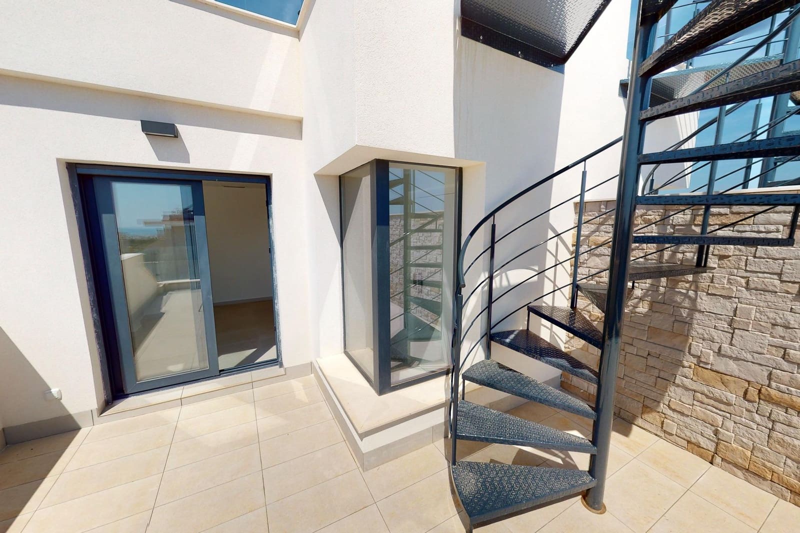 4 soveværelse Semi-Rækkehus til salg i Guardamar del Segura med swimmingpool - € 507.050 (Ref: 8668472)