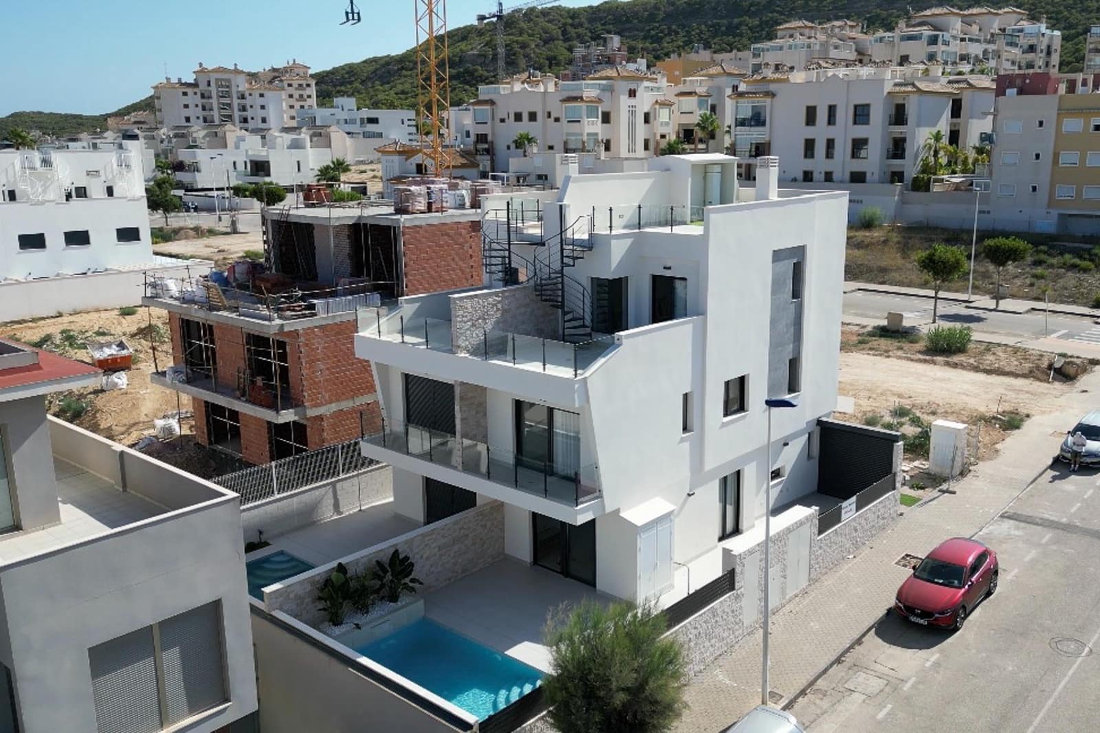 4 soveværelse Semi-Rækkehus til salg i Guardamar del Segura med swimmingpool - € 507.050 (Ref: 8668472)