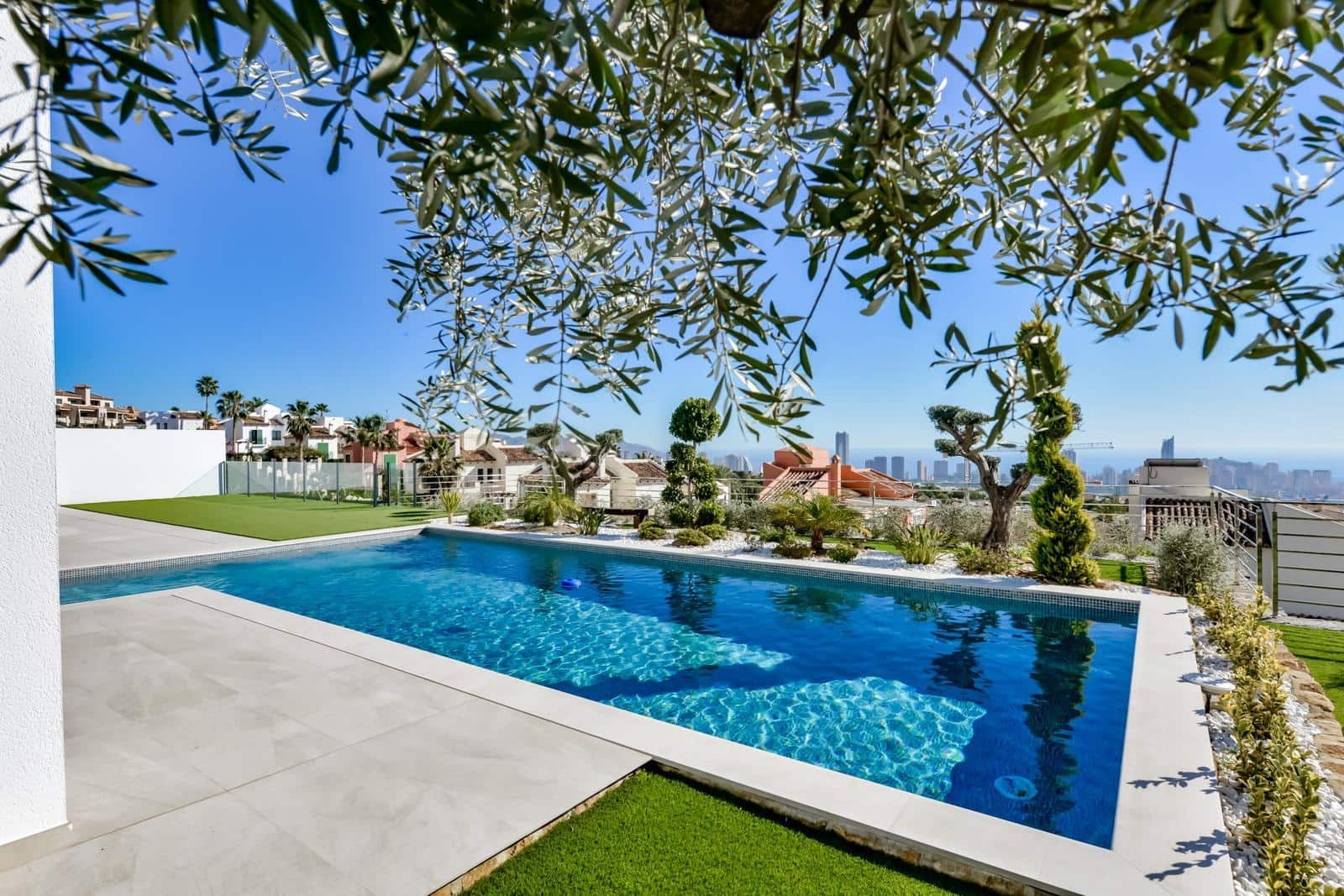 8 bedroom Villa for sale in Finestrat with pool garage - € 4,450,000 (Ref: 8741826)