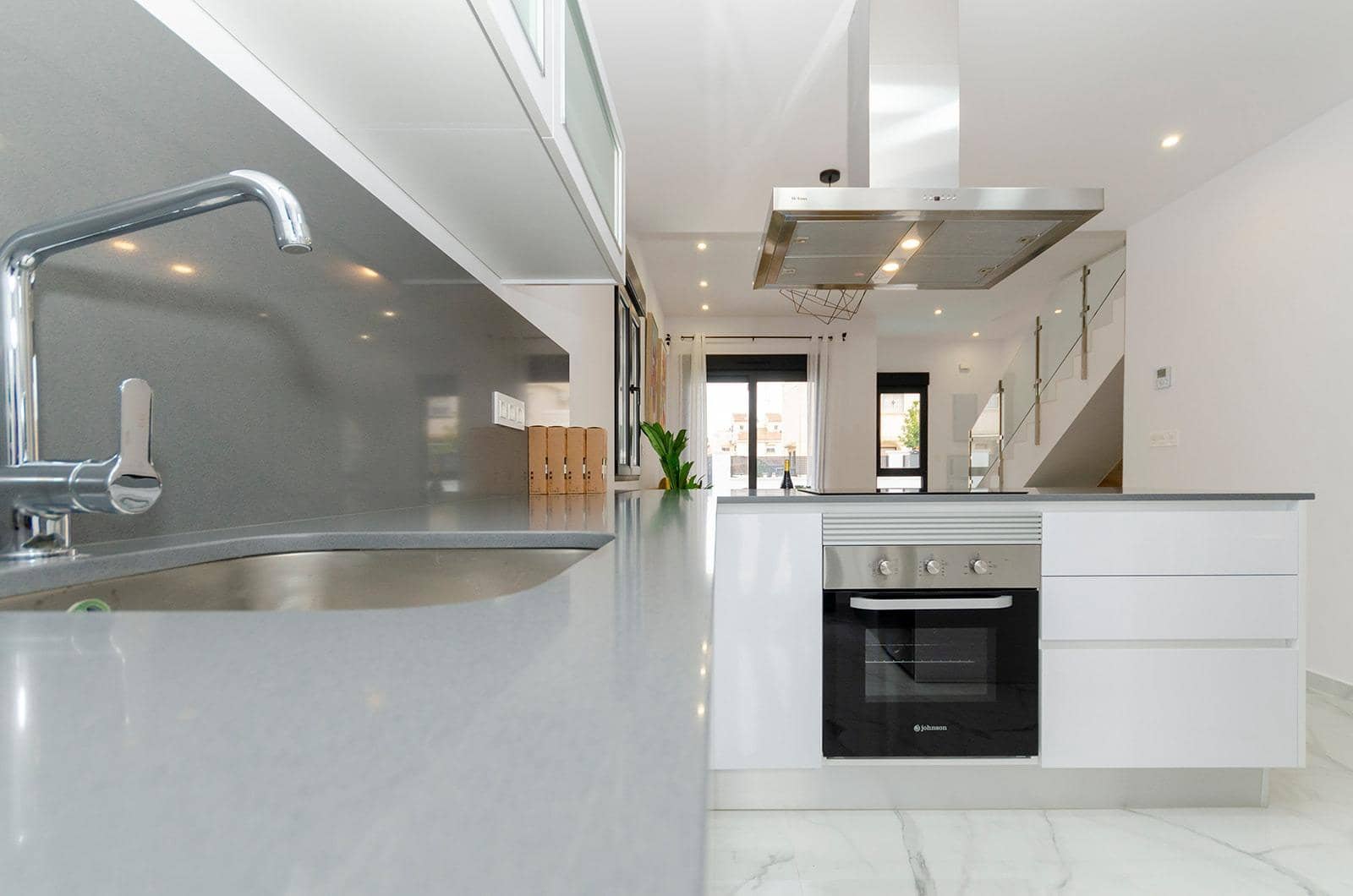 3 sypialnia Willa na sprzedaż w Torrevieja z basenem - 409 000 € (Ref: 9068772)