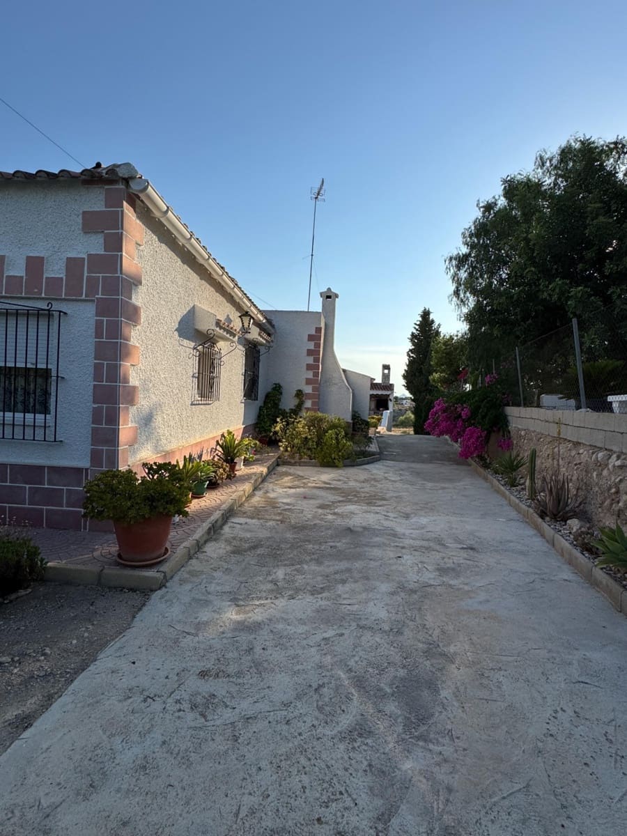 4 bedroom Villa for sale in Albatera with pool - € 385,000 (Ref: 9107128)