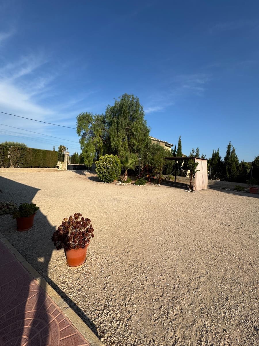 4 bedroom Villa for sale in Albatera with pool - € 385,000 (Ref: 9107128)