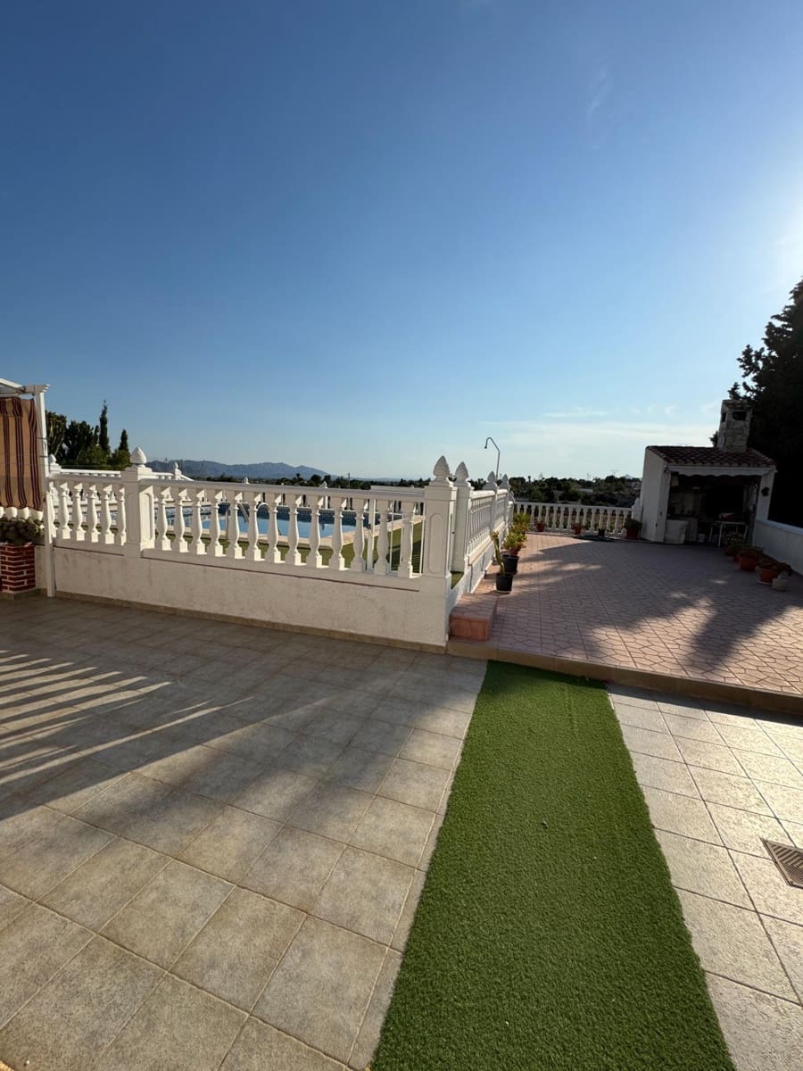 4 bedroom Villa for sale in Albatera with pool - € 385,000 (Ref: 9107128)
