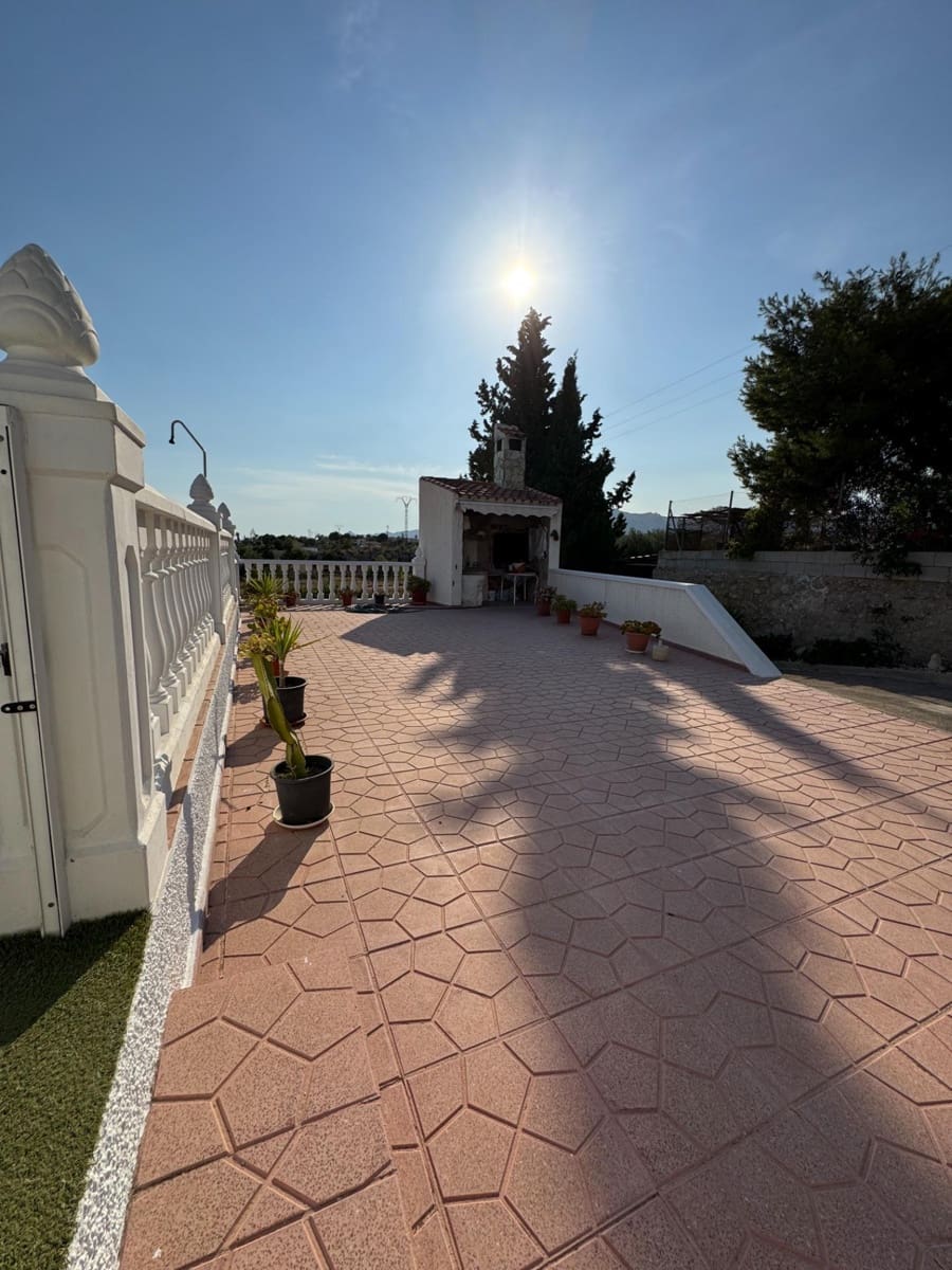 4 bedroom Villa for sale in Albatera with pool - € 385,000 (Ref: 9107128)