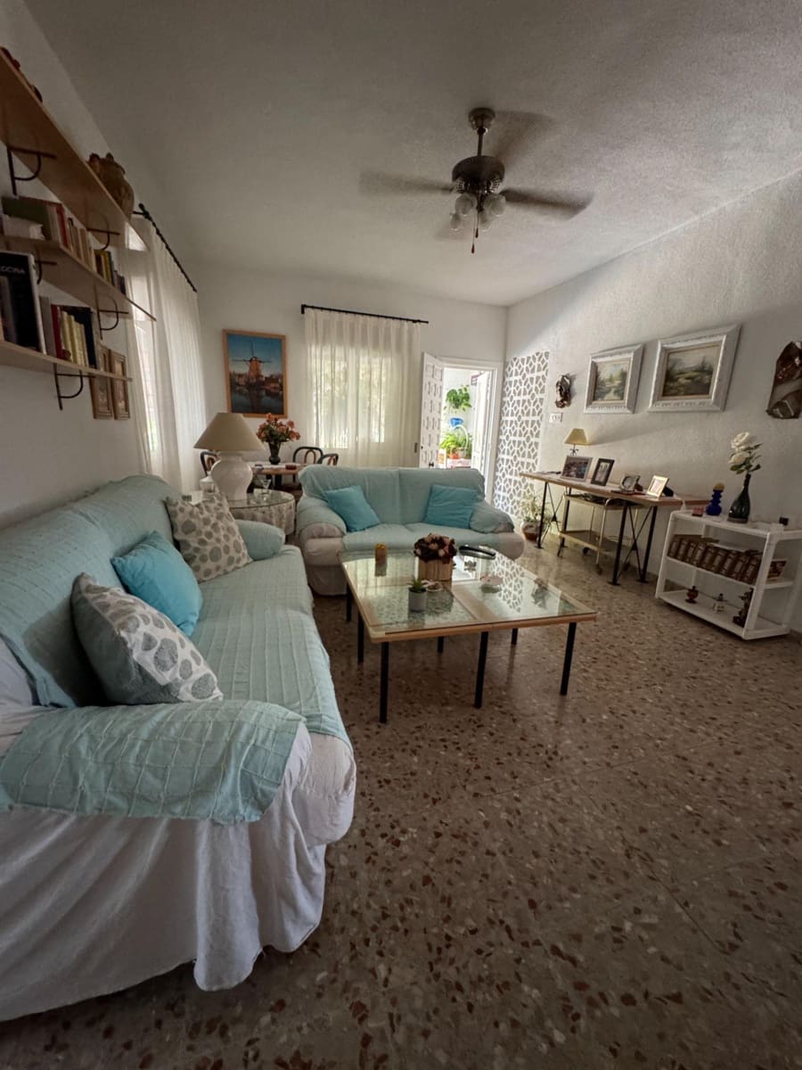 4 bedroom Villa for sale in Albatera with pool - € 385,000 (Ref: 9107128)