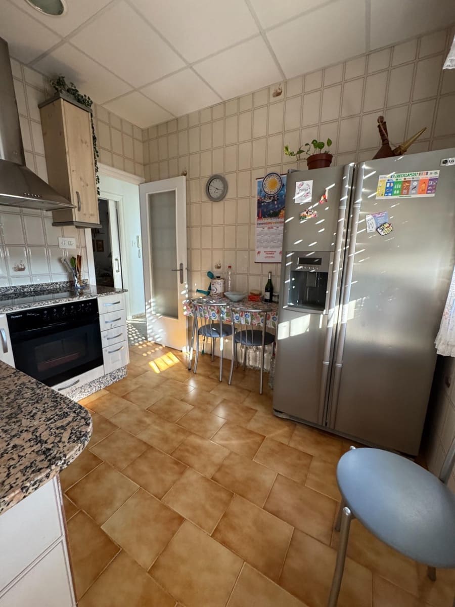 4 bedroom Villa for sale in Albatera with pool - € 385,000 (Ref: 9107128)